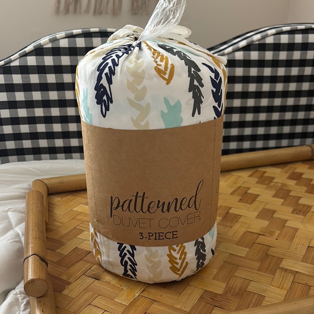 Patterned Duvet Cover 3-Piece - White with Navy, Teal & Mustard Leaf Print